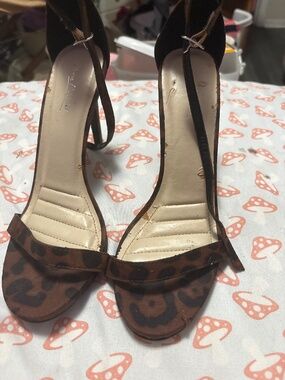 Anne Michelle  leopard heels